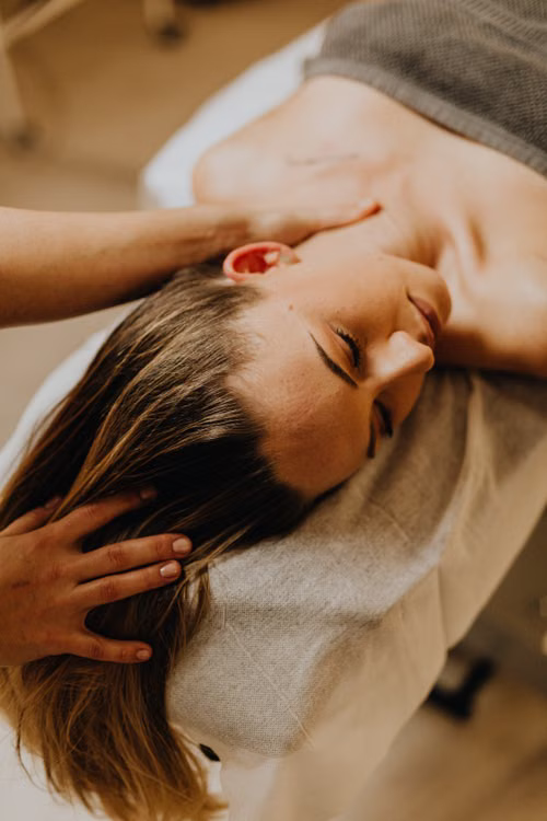 Head, neck and shoulders massage treatment